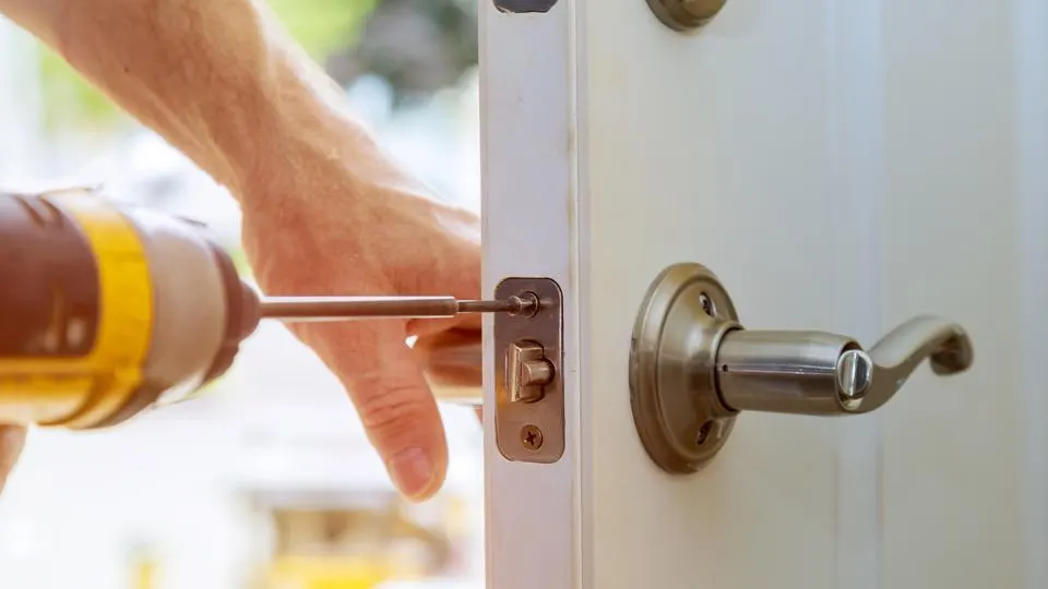 Residential Locksmiths Replace Door Knobs